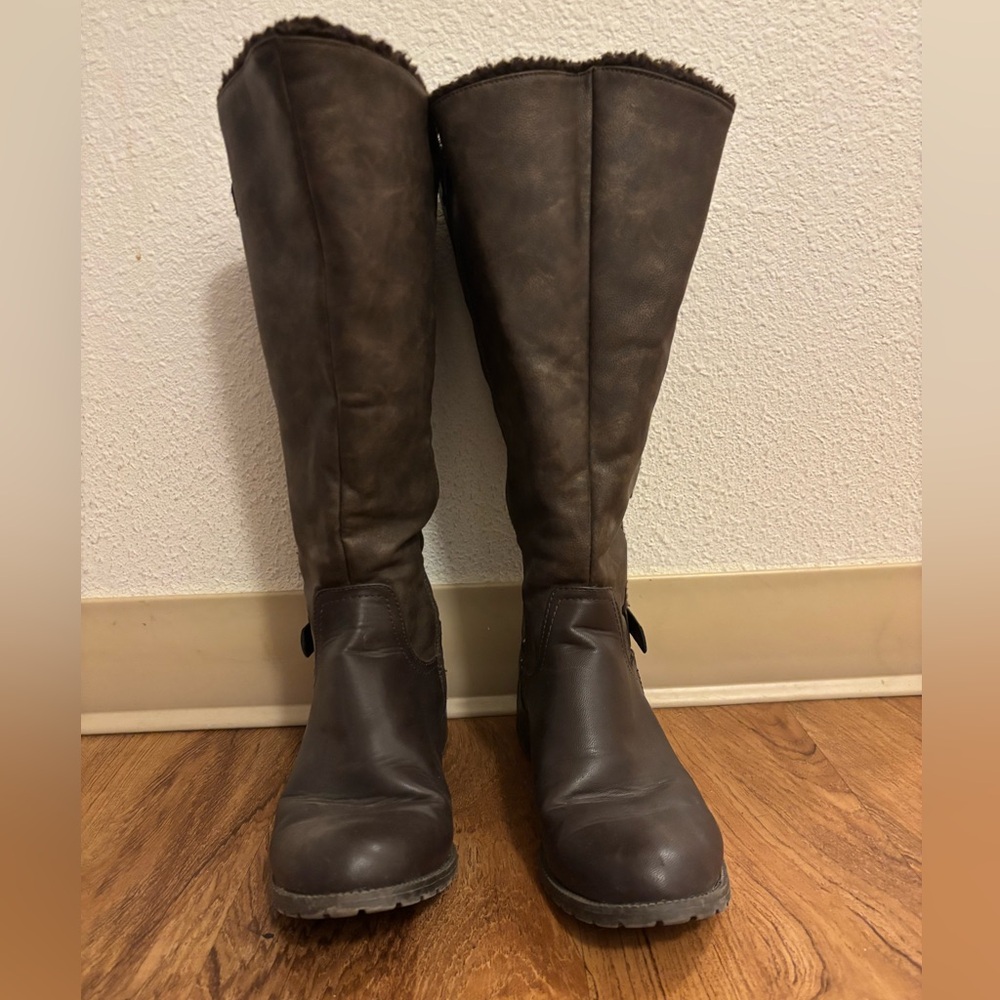 Brown faux leather boots with faux fur inside